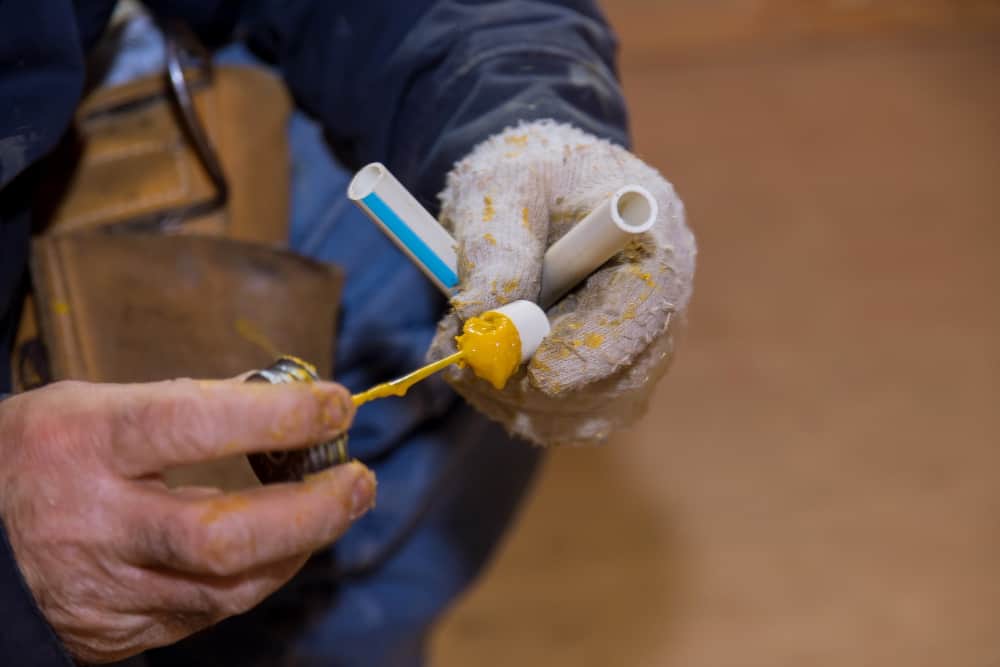 showing How to glue PVC pipes